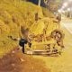 Carro capota e deixa três pessoas feridas em Jacareí