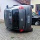 Carro capota em Piquete neste sábado (31/12)