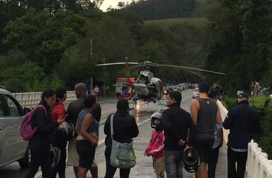 Helicóptero Águia resgata vítima de acidente em São Luiz do Paraitinga