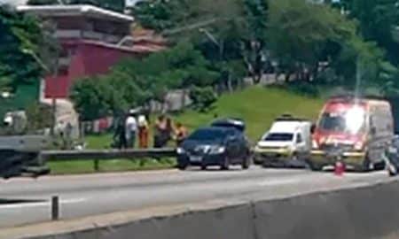 Homem morre atropelado enquanto trocava pneu na Dutra em São José