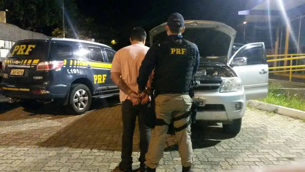 PRF recupera caminhonete na Via Dutra em Lavrinhas