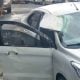 Pedaço de reboco se solta de fachada de prédio e atinge um carro em Resende/RJ