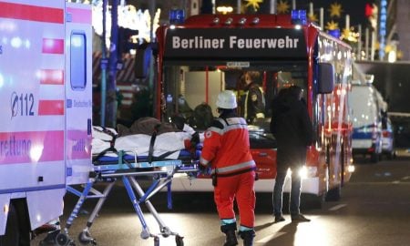 Caminhão invade feira de Natal e deixa ao menos 12 mortos em Berlim na Alemanha