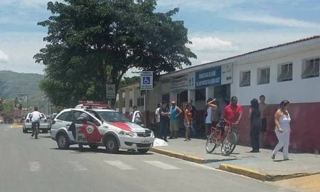 Jovem de 17 anos é assassinado em frente a posto de saúde em Potim