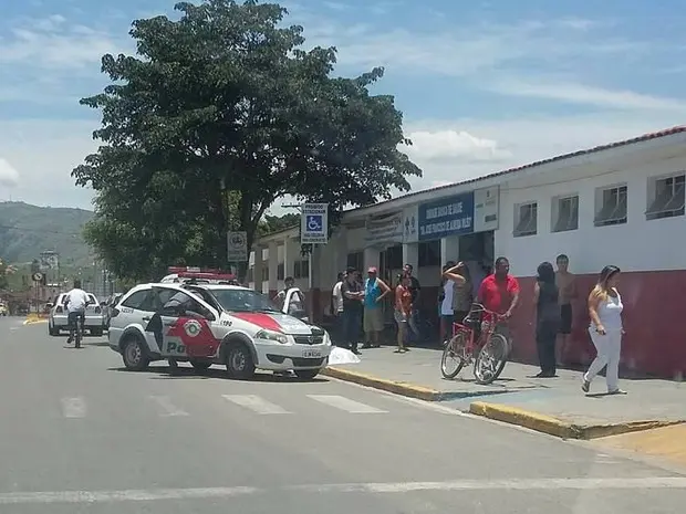 Jovem de 17 anos é assassinado em frente a posto de saúde em Potim