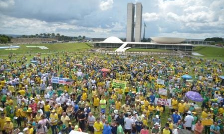 Protesto em defesa da Lava Jato reúne manifestantes em 200 cidades do Brasil