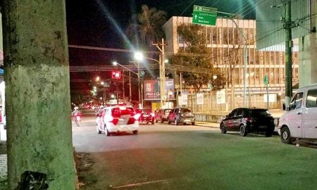 Confira o vídeo que mostra a quadrilha armada assaltando o Máximo Supermercado em Cruzeiro