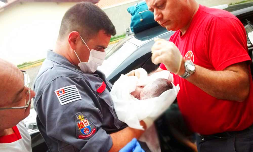 Corpo de Bombeiros faz trabalho de parto em Cruzeiro