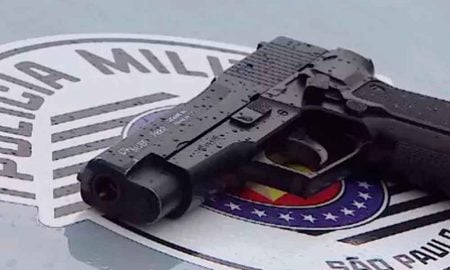 Dois homens são presos ao tentarem assaltar casa com arma de brinquedo em São José dos Campos