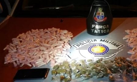 Casal é preso com 570 pinos de cocaína em São José
