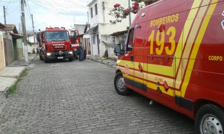 Casa pega fogo na Vila Paulo Romeu nesta tarde de quarta-feira (11/01)