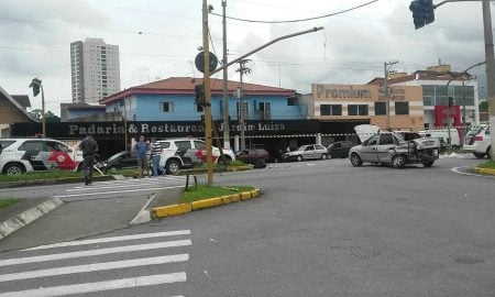 Viatura bate em veículo durante perseguição e dois policiais militares ficam feridos em Jacareí