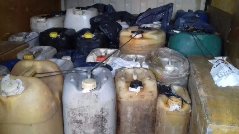 PRF apreende mais de 900 litros de gasolina transportados de forma irregular na Rio-Santos