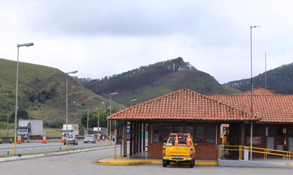 CCR NovaDutra interdita faixa de rolamento da rodovia para obras, em Lavrinhas