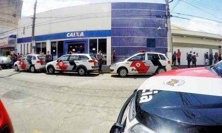 Ladrão rouba malote de dinheiro em frente a Caixa em Cruzeiro nesta segunda-feira (09/01)