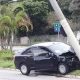 Homem perde controle do carro e bate em poste em São José dos Campos
