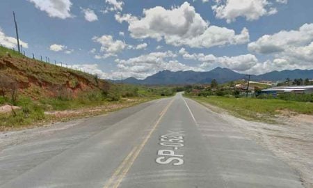 Mulher fica ferida após ser atingida por pedra na rodovia Doutor Avelino Júnior em Cruzeiro