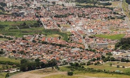Homem morre e outro é baleado em casa noturna de Tremembé