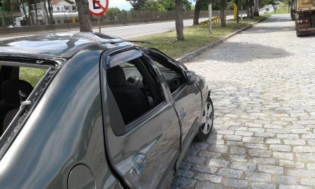 Cruzeirense capota carro na Via Dutra em Canas