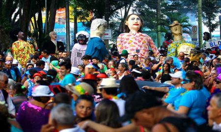 Desfile do Pirô Piraquara abre oficialmente o Carnaval joseense