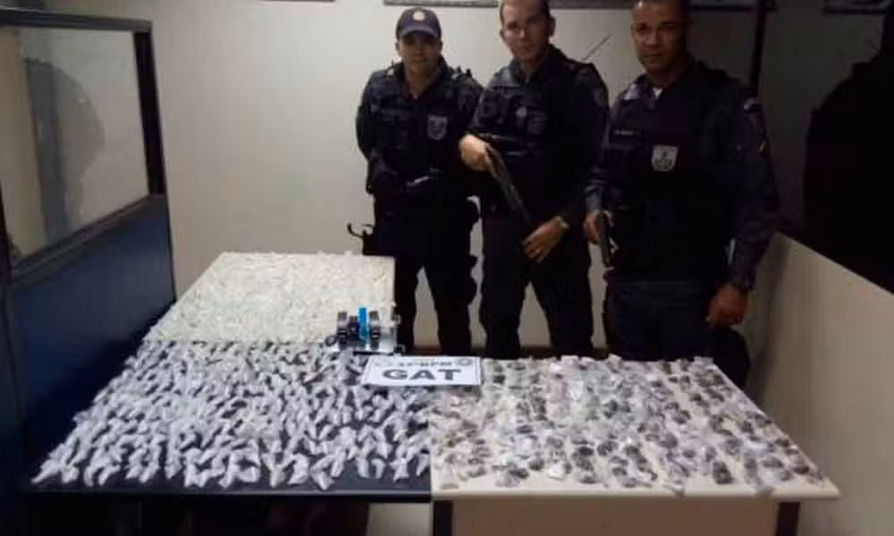 Polícia apreende dupla com cocaína e maconha em Resende/RJ