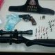 Homem é preso por posse ilegal de arma e tráfico de drogas em Cruzeiro