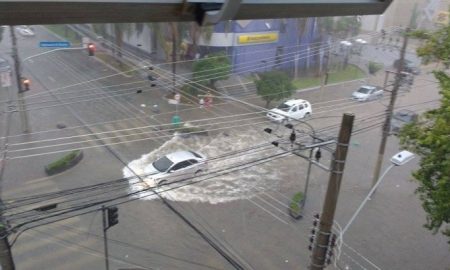 Chuva forte causa estragos em São José dos Campos