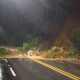 Queda de barreiras interdita a Rodovia dos Tamoios