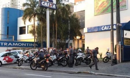 Dupla armada invade agência bancária na zona sul de São José dos Campos