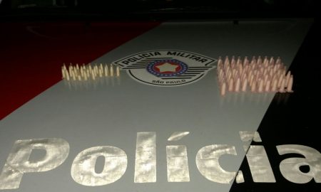 Força Tática prende traficante com 86 pinos de cocaína em Guará