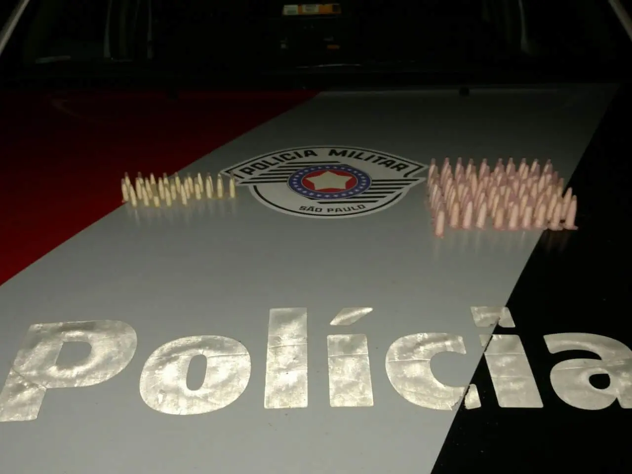 Força Tática prende traficante com 86 pinos de cocaína em Guará