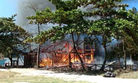 Rancho dos Pescadores pega fogo em São Sebastião neste domingo