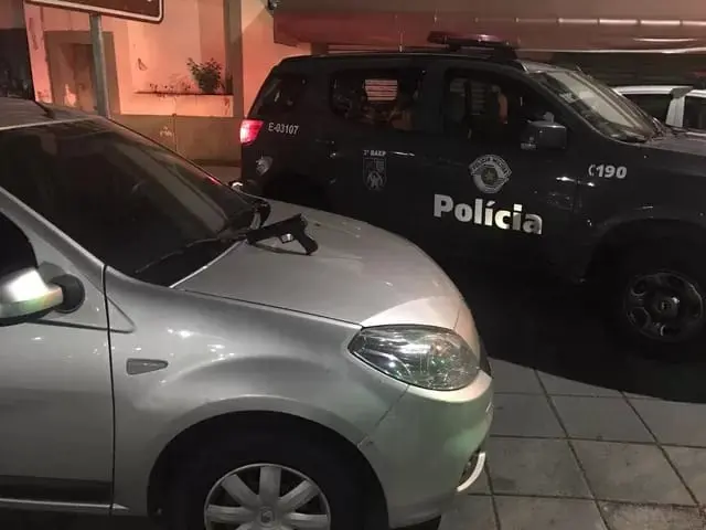 Dupla é presa em São José dos Campos após roubar carro de motorista de Uber