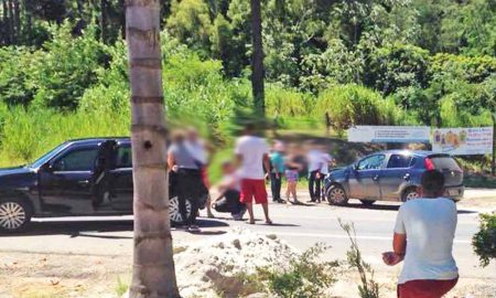 Carros colidem na rodovia em Lavrinhas nesta tarde
