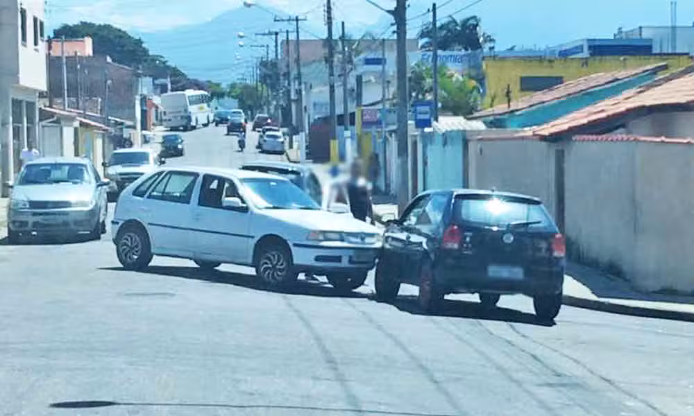 Acidente na Rua Ipiranga em Cruzeiro nesta tarde de sexta-feira (24/03)