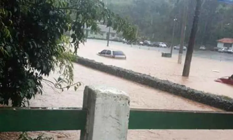 Chuva alaga Campos do Jordão nesta tarde de segunda; confira as fotos