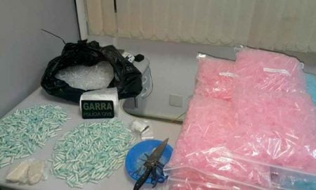 Polícia apreende mil pinos de cocaína em casa de mulher de 67 anos em São José dos Campos