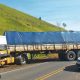 Carreta perde controle e interdita rodovia Passa Quatro/Cruzeiro nesta manhã