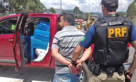 PRF apreende 89.500 maços de cigarros, duas armas, munições e joias na Fernão Dias