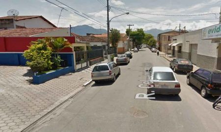 Ladrão rouba aferidor de pressão de mulher na rua em Cruzeiro