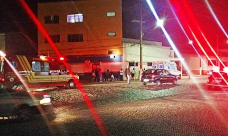 Menor de 16 anos cai dirigindo moto em Cruzeiro; menina fica ferida