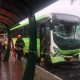 Acidente em ponto de ônibus deixa 19 feridos em São José