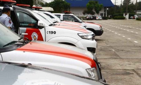 Homem de 28 anos é preso após agredir e ameaçar a mãe com um facão em Pindamonhangaba