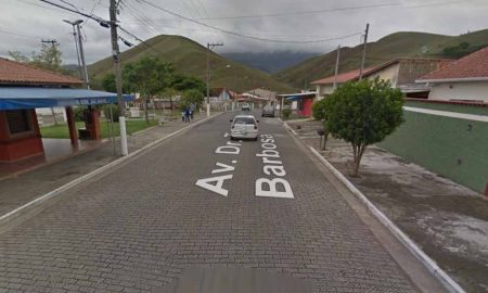 Devido ao portão aberto, criança de 4 anos é encontrada de mãos dadas com dois bêbados em Cruzeiro