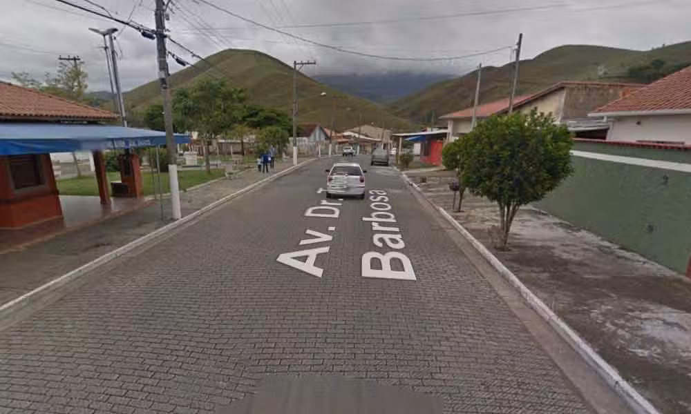 Devido ao portão aberto, criança de 4 anos é encontrada de mãos dadas com dois bêbados em Cruzeiro