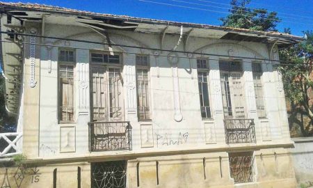 Solar dos Rosseti continua abandonado e alvo de usuários de drogas em Cruzeiro
