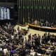 Deputados delatados pela Odebrecht comandam reforma política na Câmara
