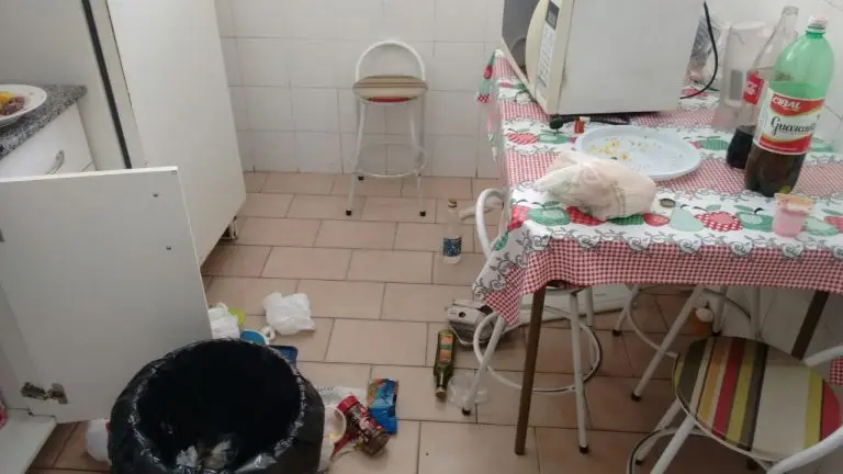 Criminosos furtam e praticam vandalismo no DOM em Cruzeiro