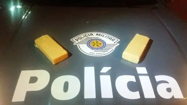 Dupla é presa após ser flagrada com dois tijolos de maconha em São José dos Campos