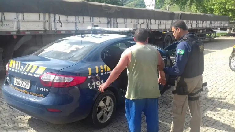 PRF de Lavrinhas prende motorista bêbado na Via Dutra